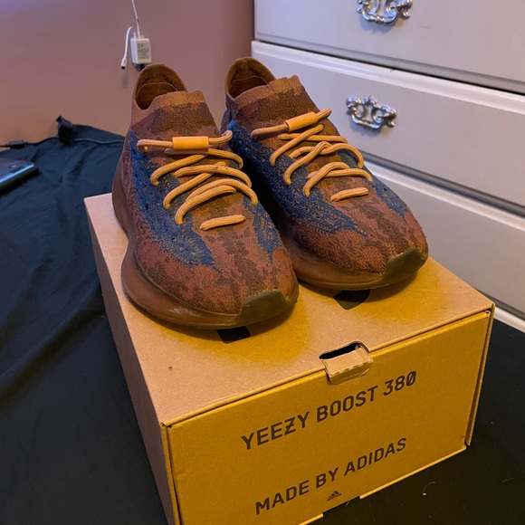 Yeezys boost 380 azure size 5.5 women’s - Picture 2 of 5